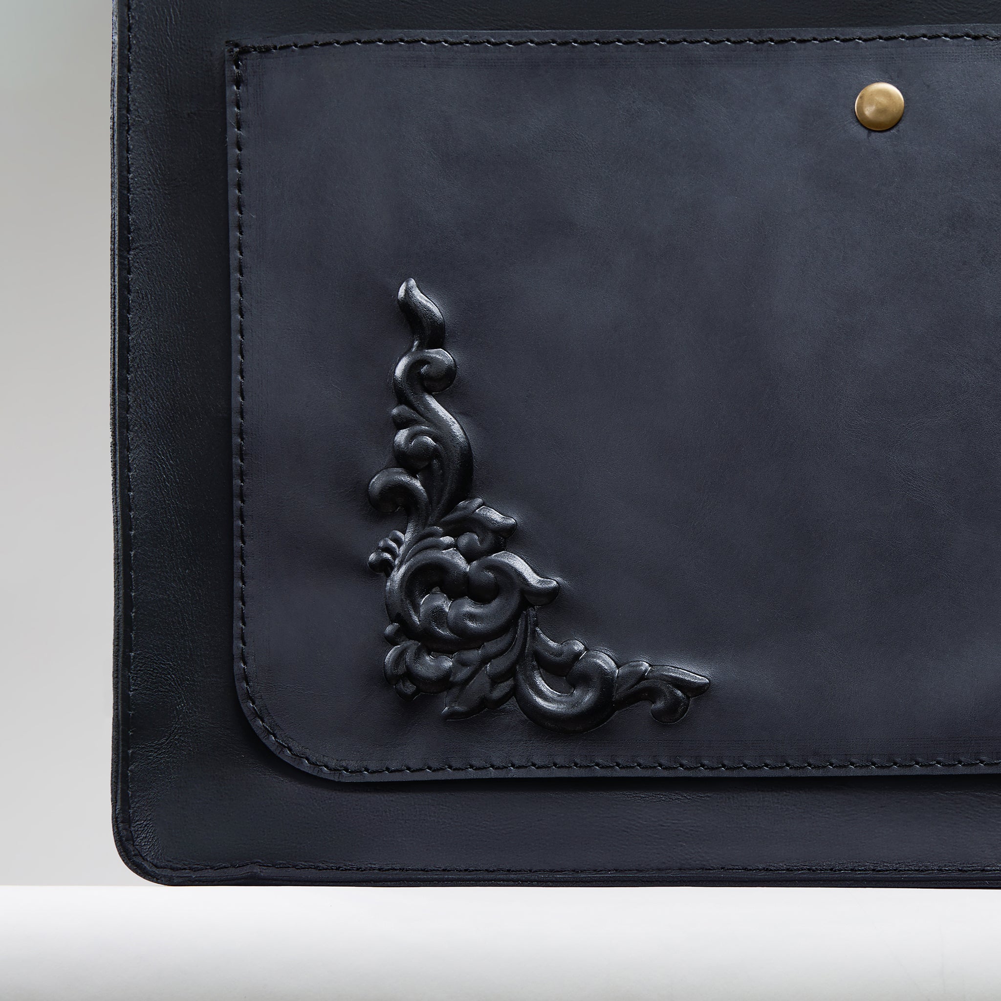 Baroque-Inspired Leather Tote Classic Elegance Meets Modern Functionality