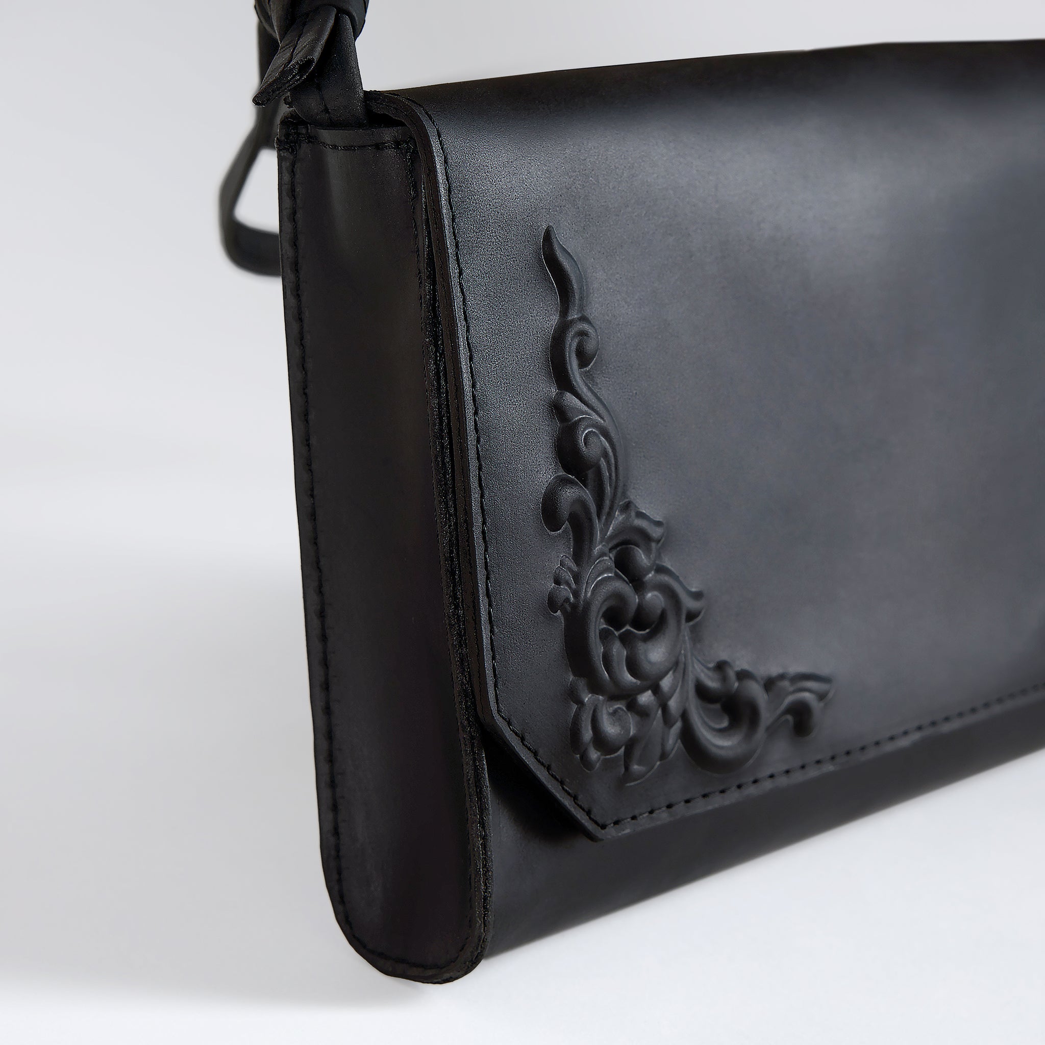 Black Elegant Leather Bag with Baroque Inspiration from the Bohemian Collection