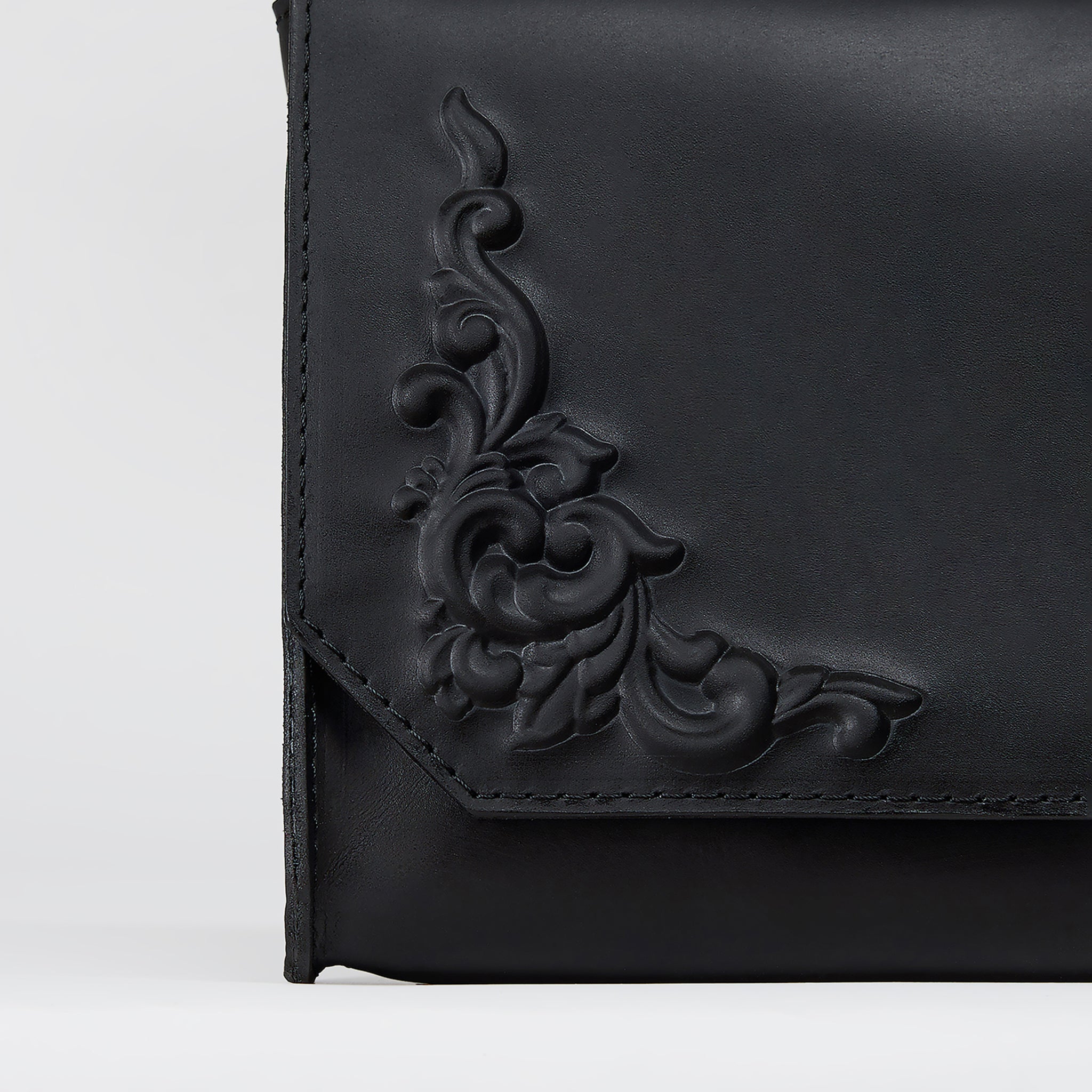 Black Elegant Leather Bag with Baroque Inspiration from the Bohemian Collection